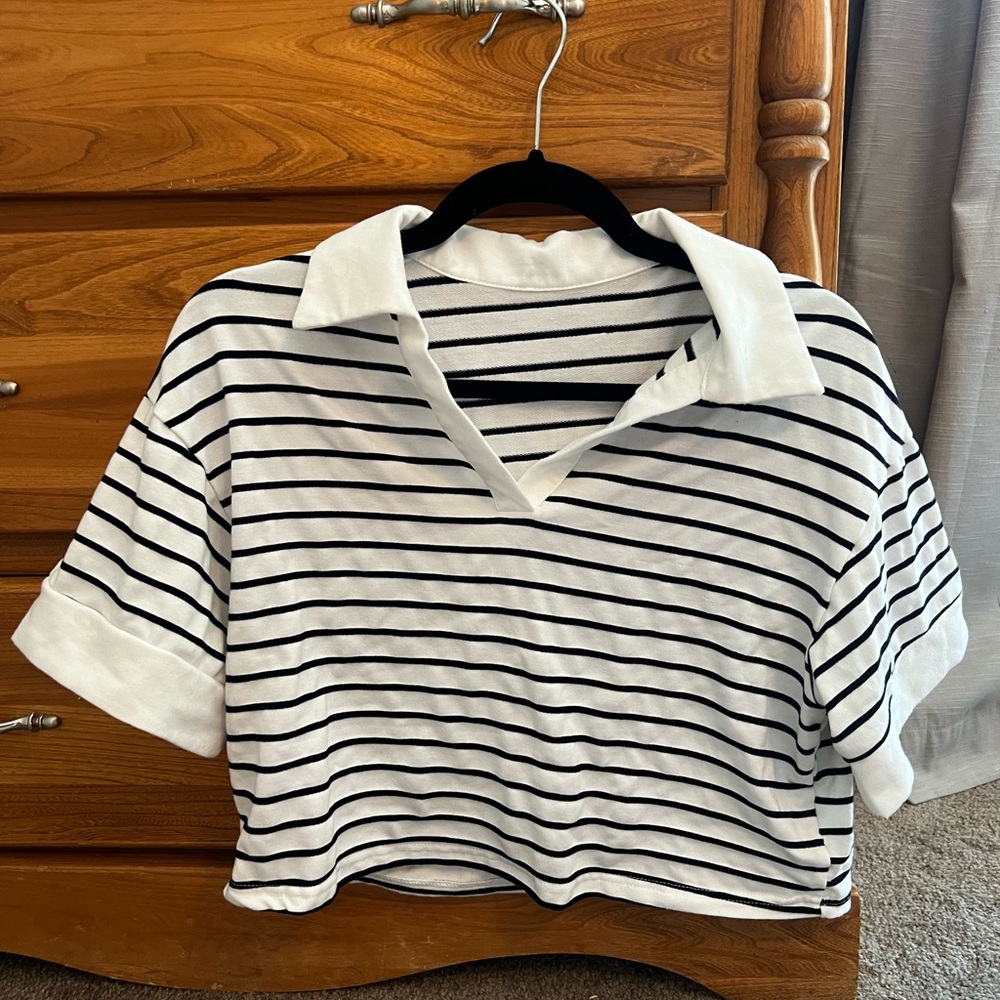 Black and White Striped Collared Crop Top Size XS